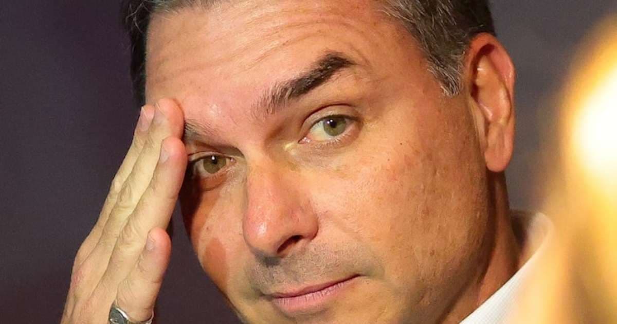 Flávio Bolsonaro registra candidatura à Presidência no TSE