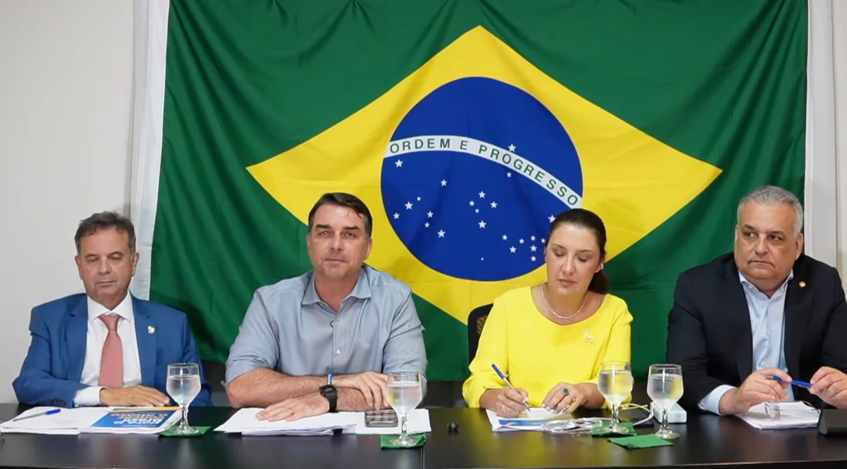 Flávio confirma e-mails do Missão e tese do spam não convence
