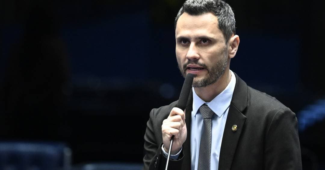 Cleitinho desafia Republicanos e mantém candidatura em Minas