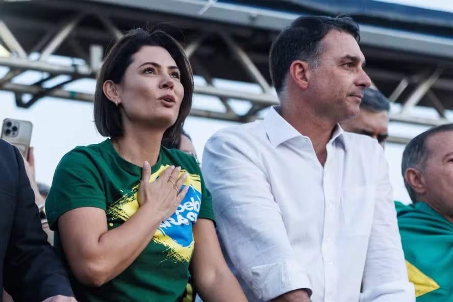 Michelle lança ao Senado candidatura como projeto nacional