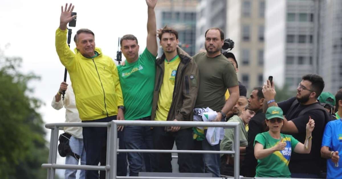 Moraes separa filhos de Bolsonaro entre liberados e vetados