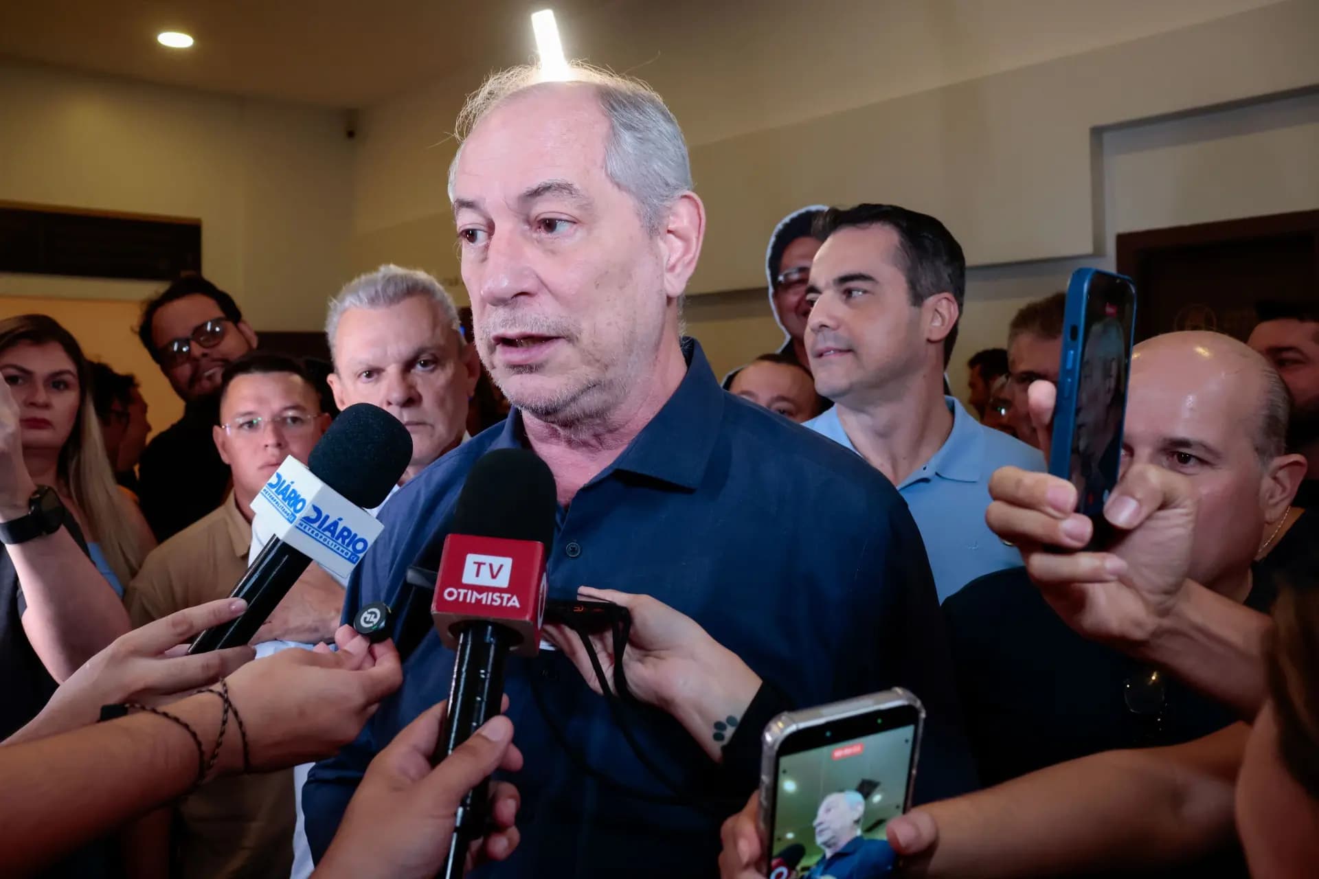 Ciro Gomes admite diálogo com MBL e traça ponte com centro