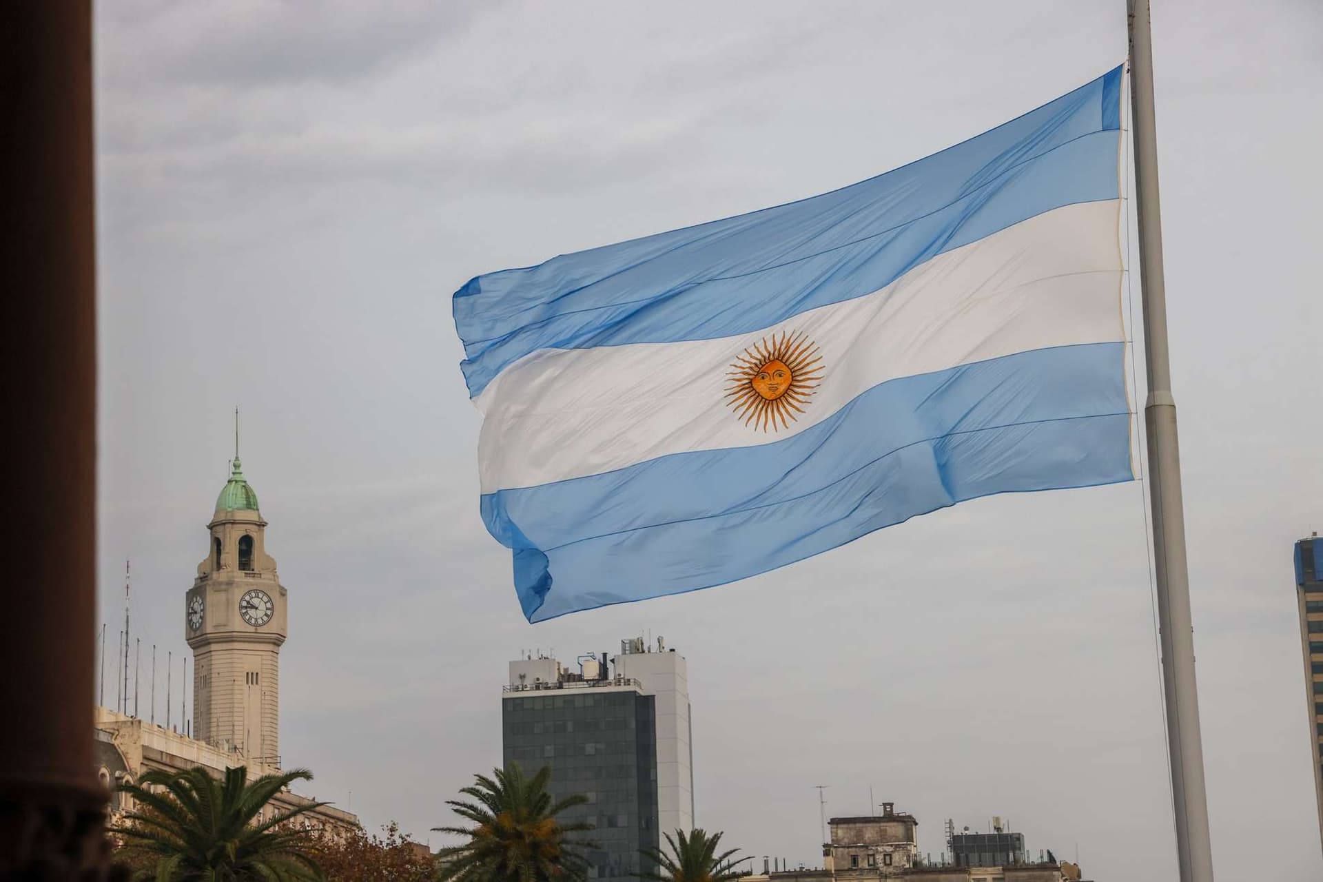 PIB da Argentina cresce 2% sob Milei: o que o dado esconde