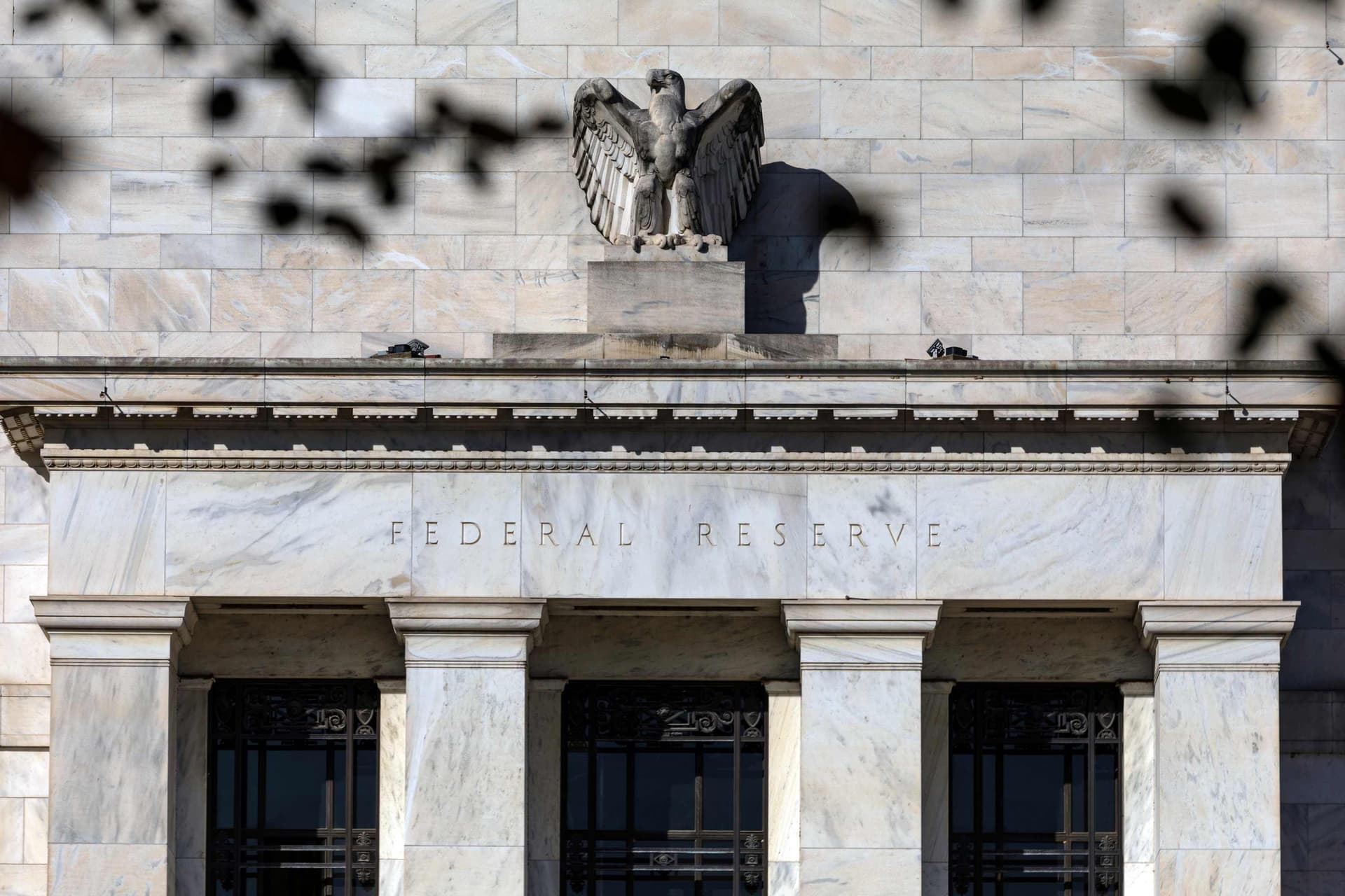 Fed sinaliza alta de juros e pressiona economia brasileira