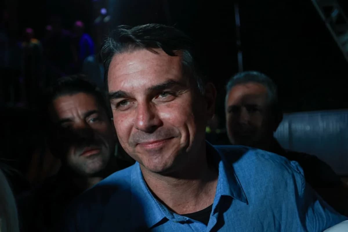 TSE mantém e Missão contesta filiação de Flávio Bolsonaro