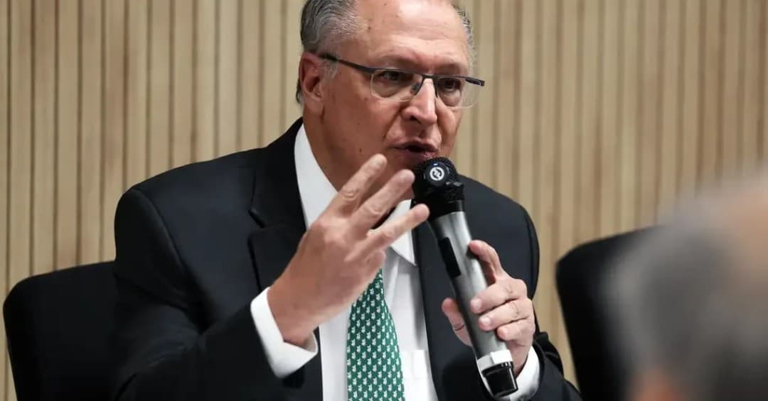 Brasil mantém negociação com EUA contra tarifaço de Trump