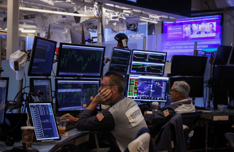 Fed aperta juros: mercado resiste, Brasil precisa de ajuste