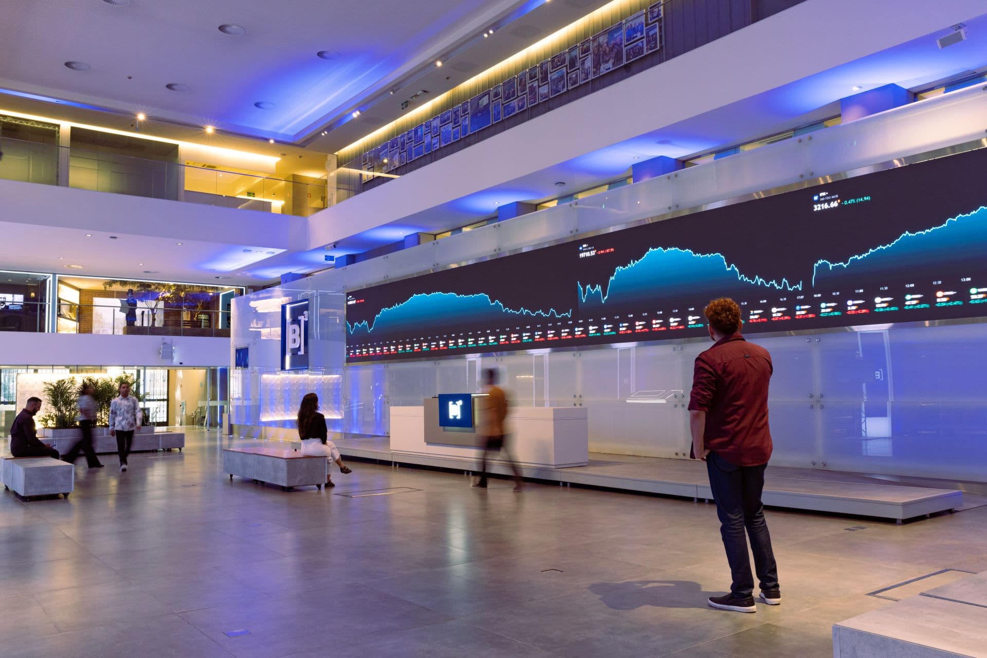 Selic cai a 13,75% e mercado testa autonomia do BC