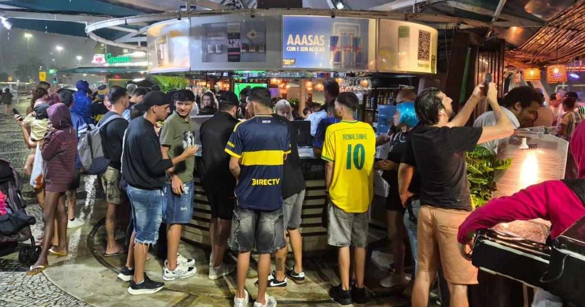 Argentinos celebram Messi em Copacabana em festa cultural