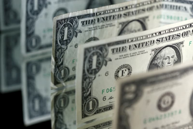 Dólar sobe após pesquisas: empate técnico entre Lula e Flávio