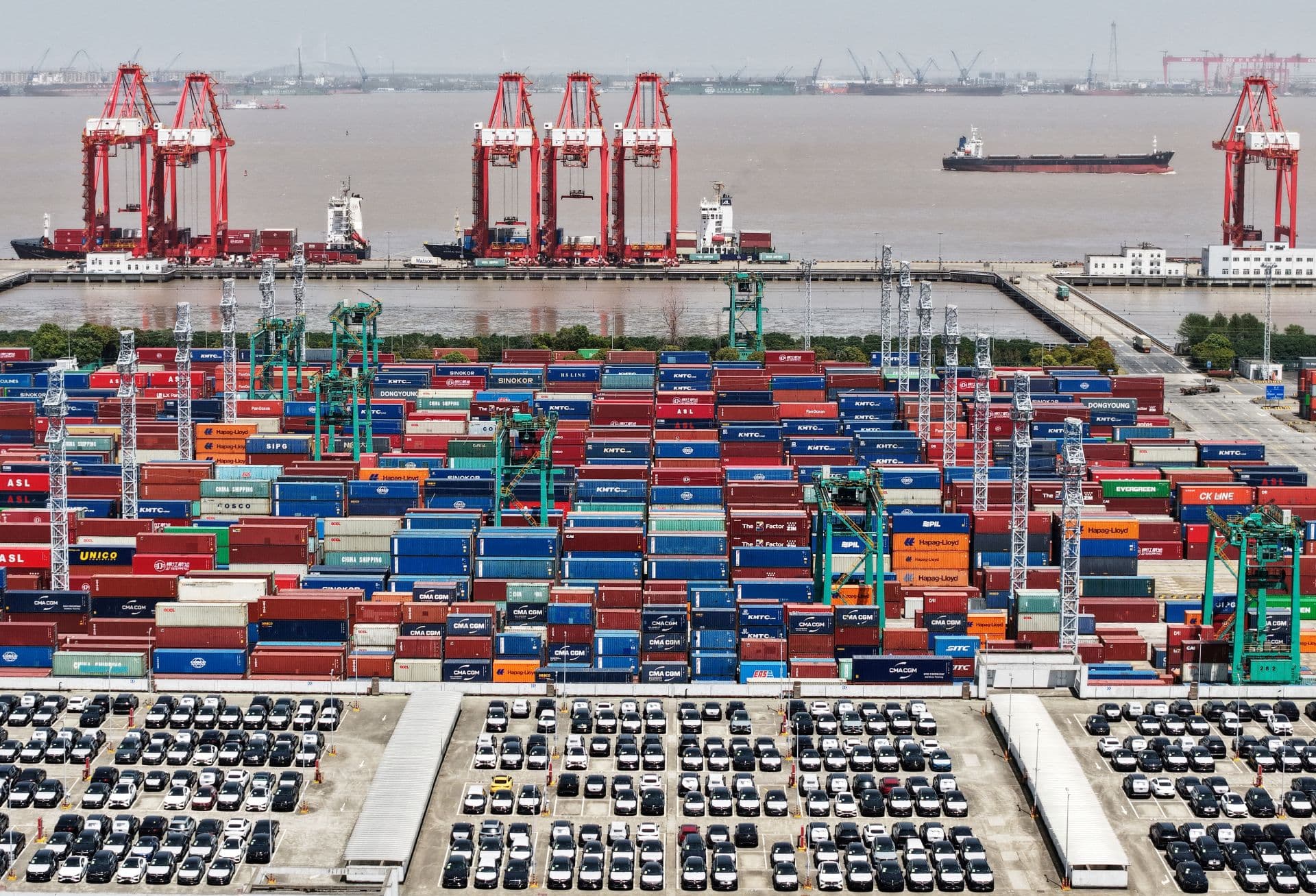 China acelera exportações rumo a superávit de US$ 1 trilhão