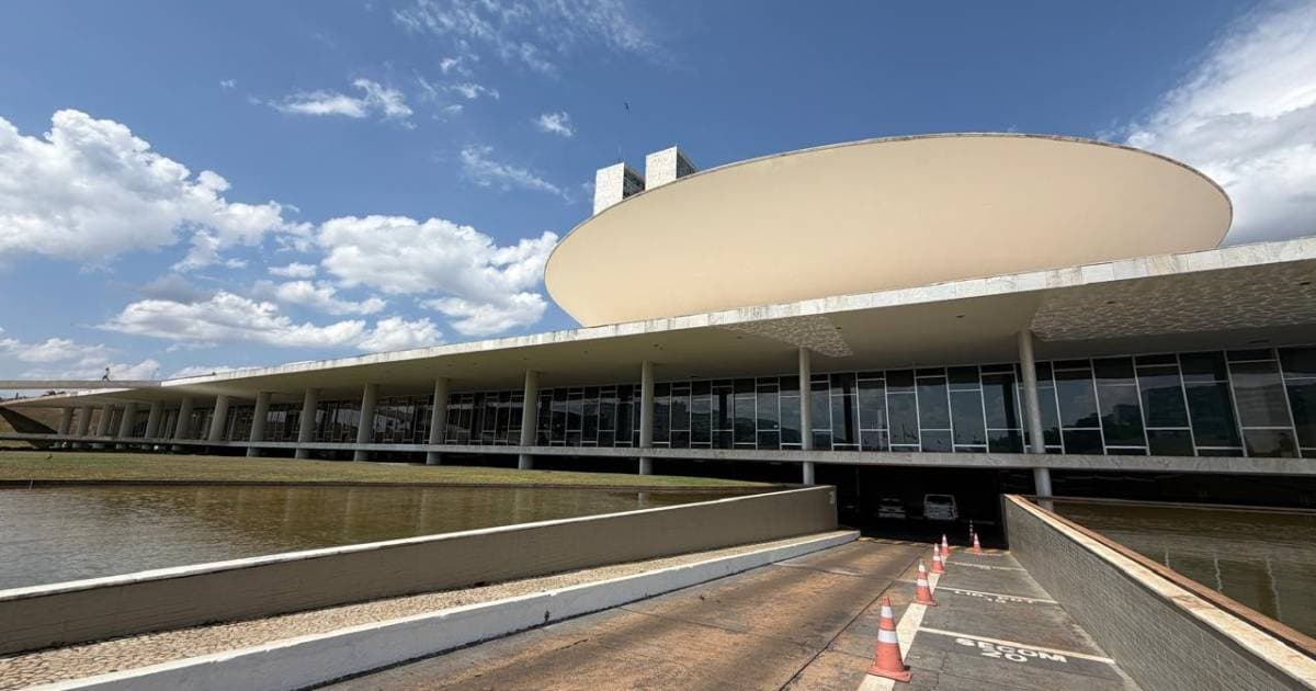 Concurso da Câmara abre 66 vagas; custo pede explicação