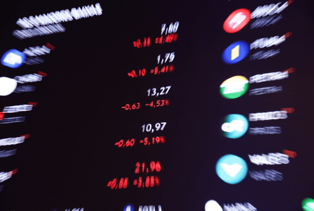 Ibovespa cai entre commodities, eleição e risco fiscal