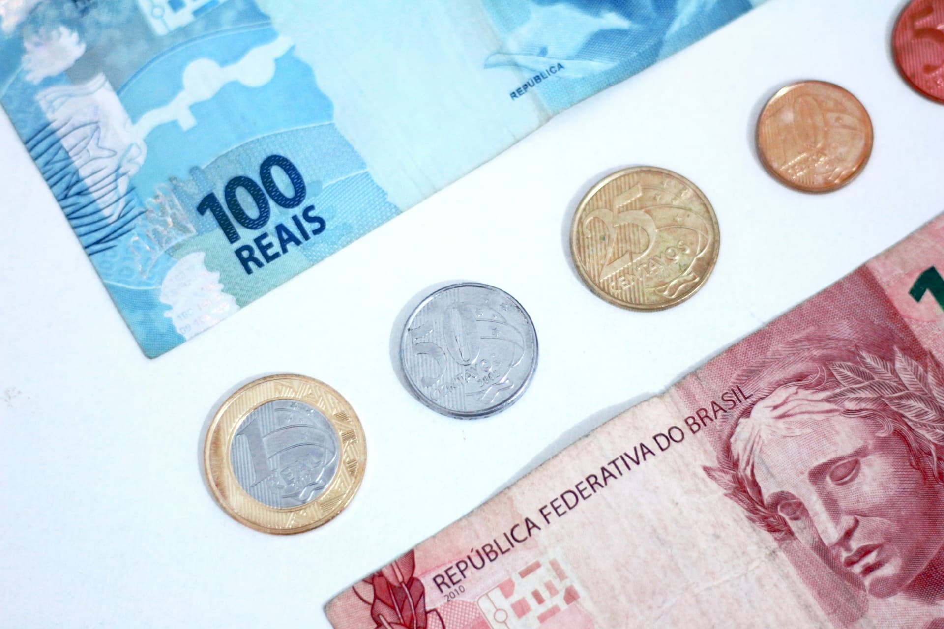 Títulos públicos longos sobem 4,09% após 1º turno