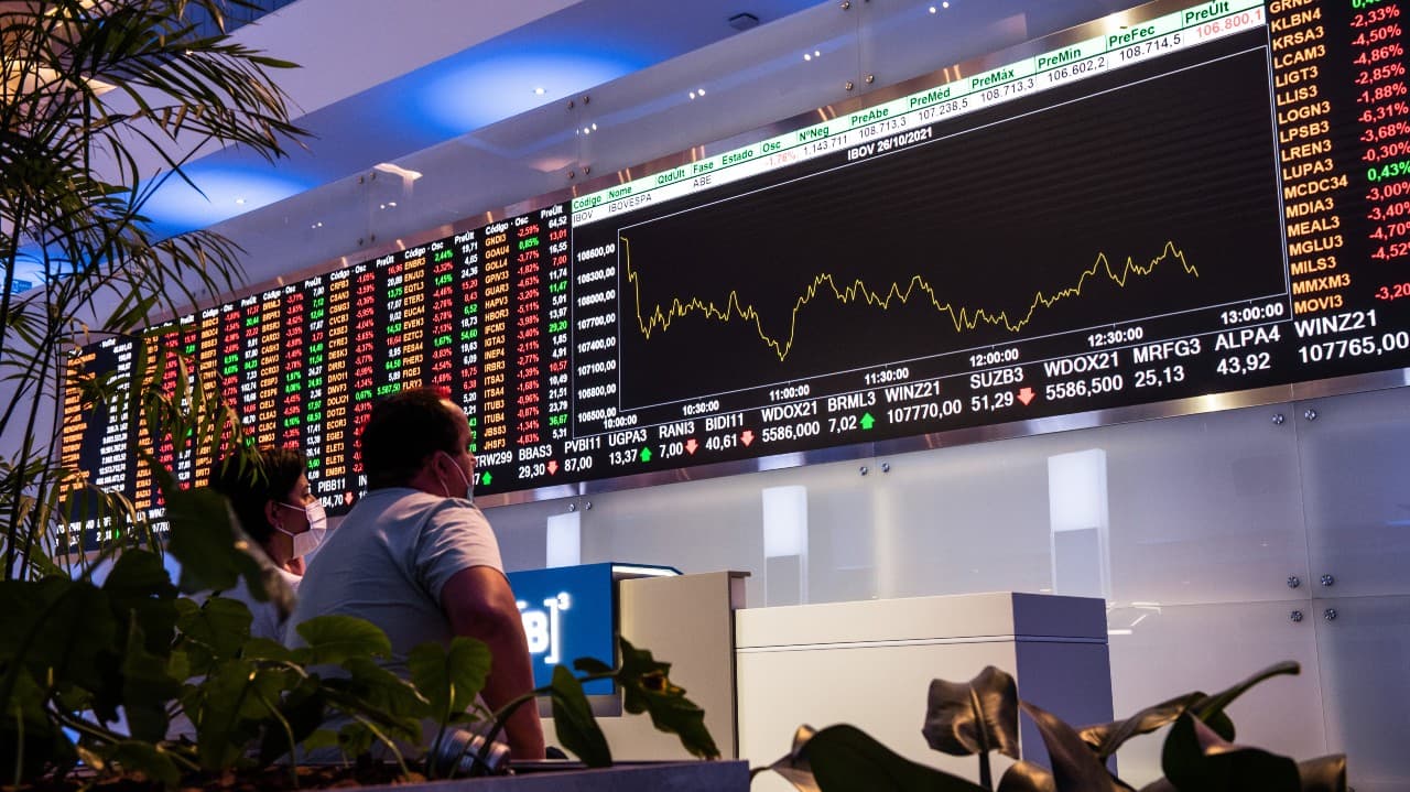 Ibovespa sobe 5,03% em setembro, mas riscos persistem