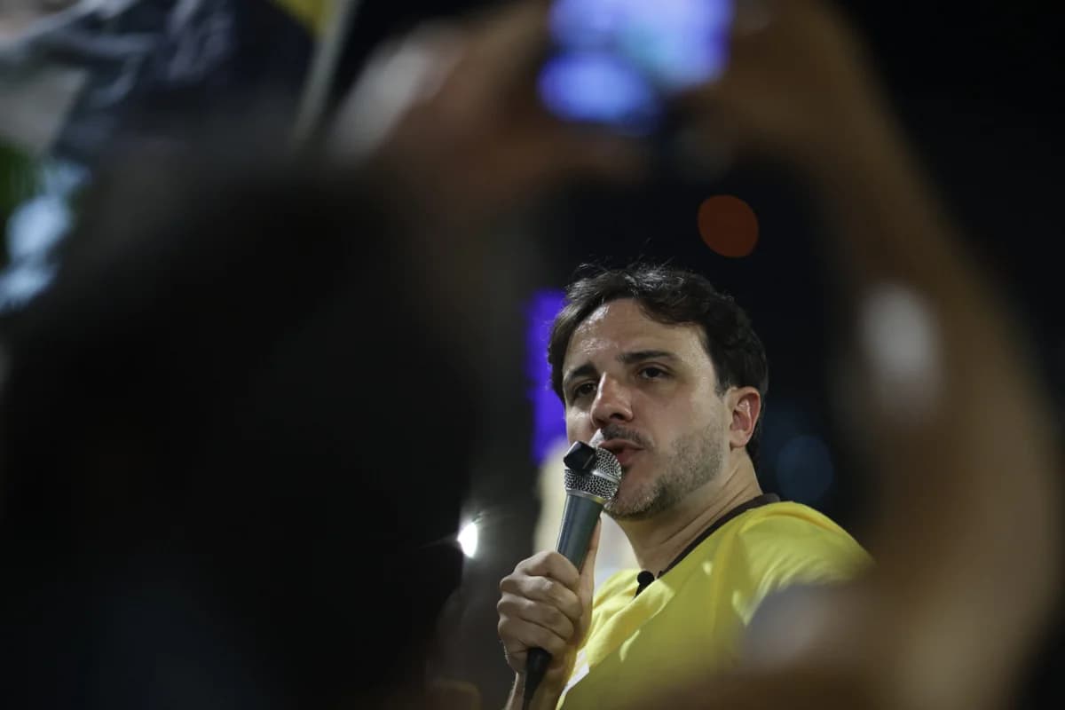 Renan Santos critica uso eleitoral da fé e atuação do STF