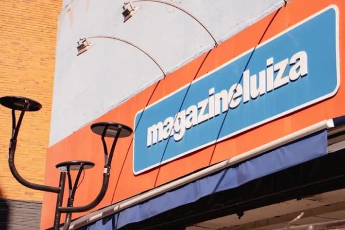 Magalu cai 7% com juros em alta e incerteza eleitoral