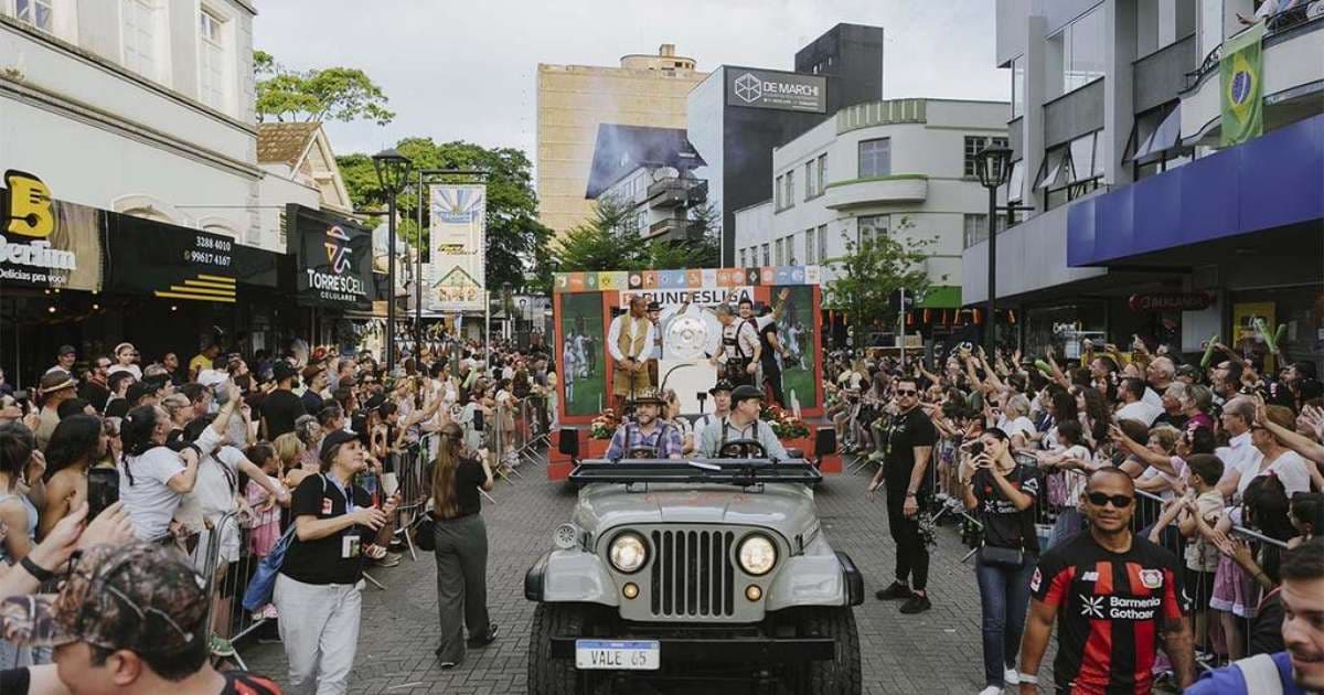 Bayer 04 leva ex-jogadores à Oktoberfest de Blumenau