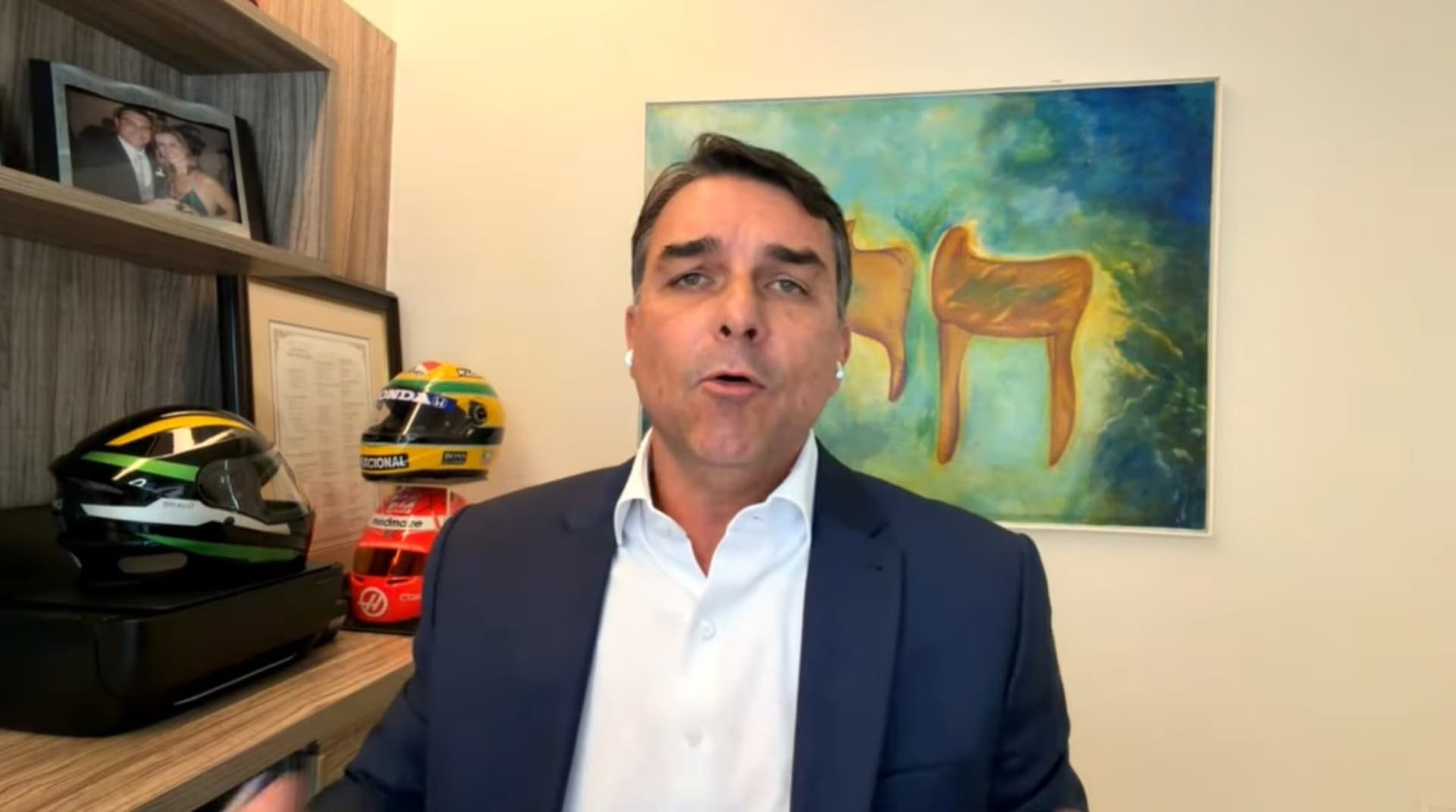 Flávio admite erro e troca celulares por cashback na Caixa