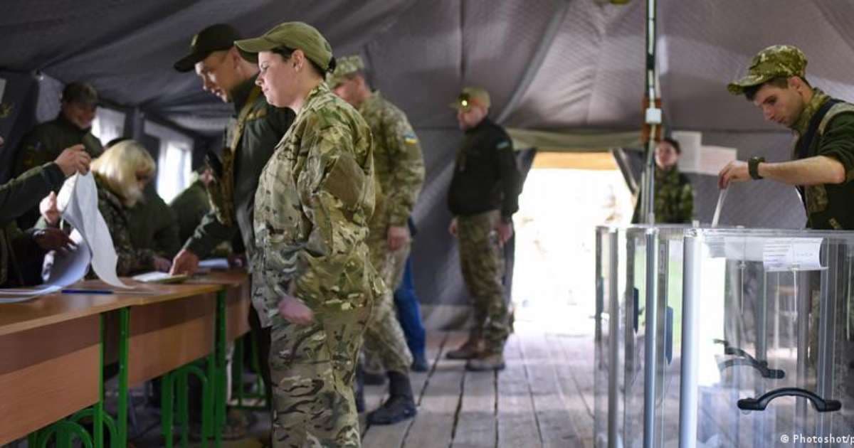 Ucrânia: Zelenski com mandato vencido e eleições adiadas