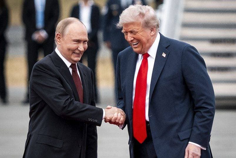 Trump se aproxima de Putin e alivia pressão sobre Moscou